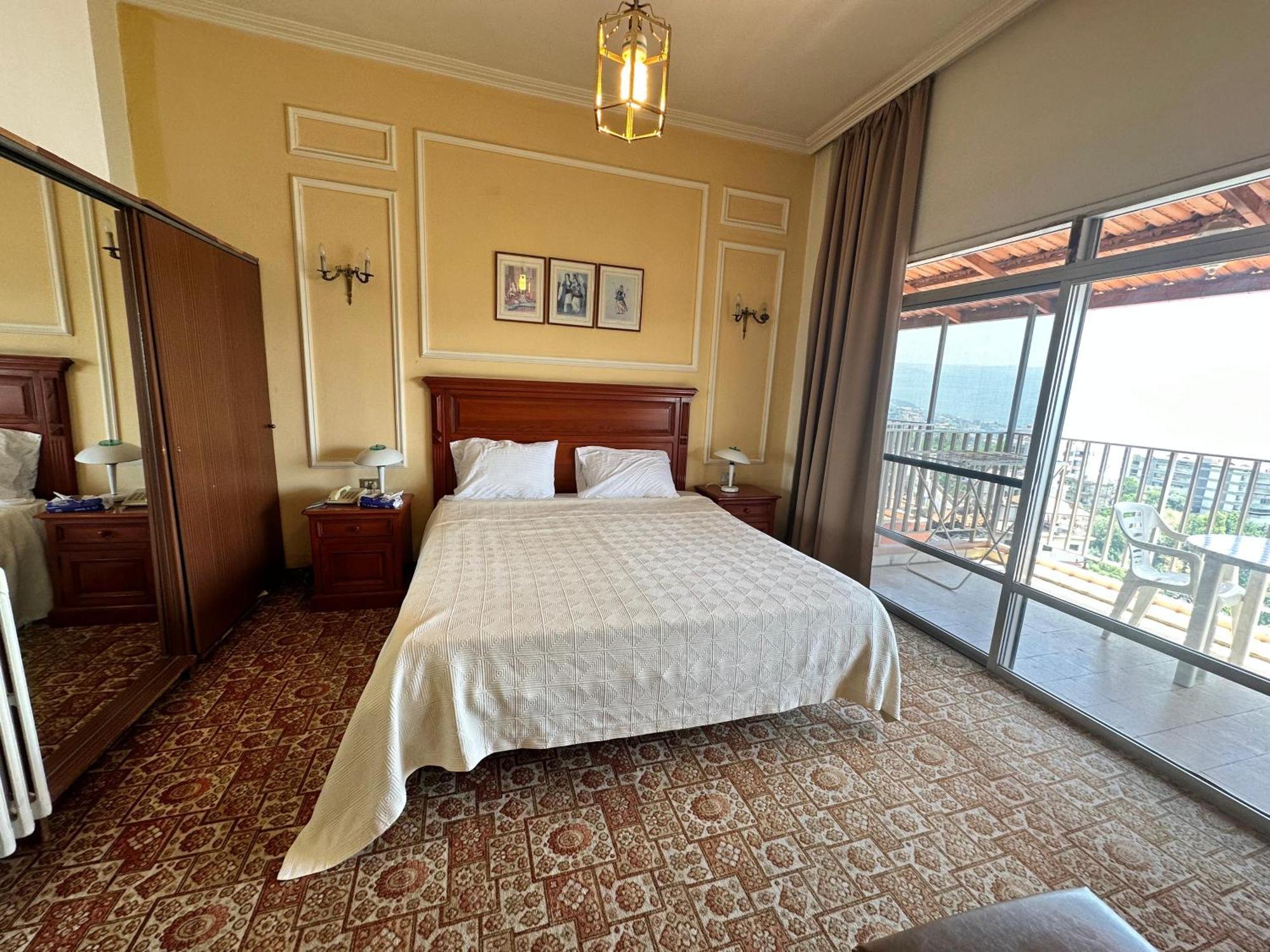 Le Crillon Hotel Brummana Exterior photo